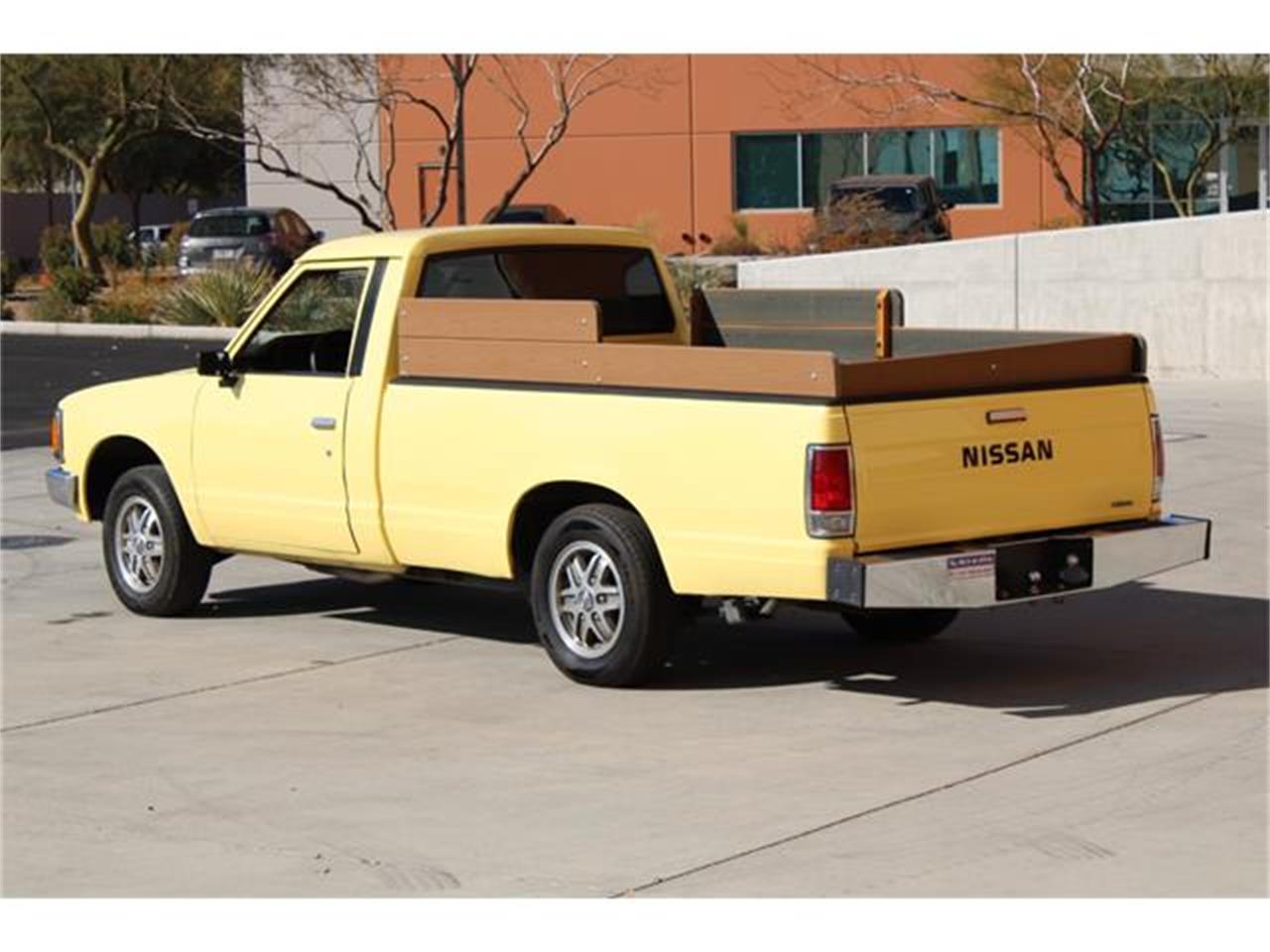 Nissan-720-1985-Yellow-Brown-21