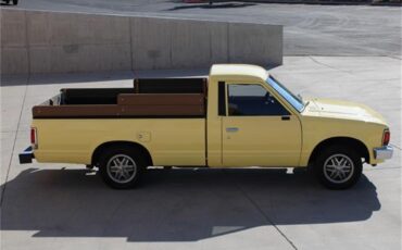 Nissan-720-1985-Yellow-Brown-22