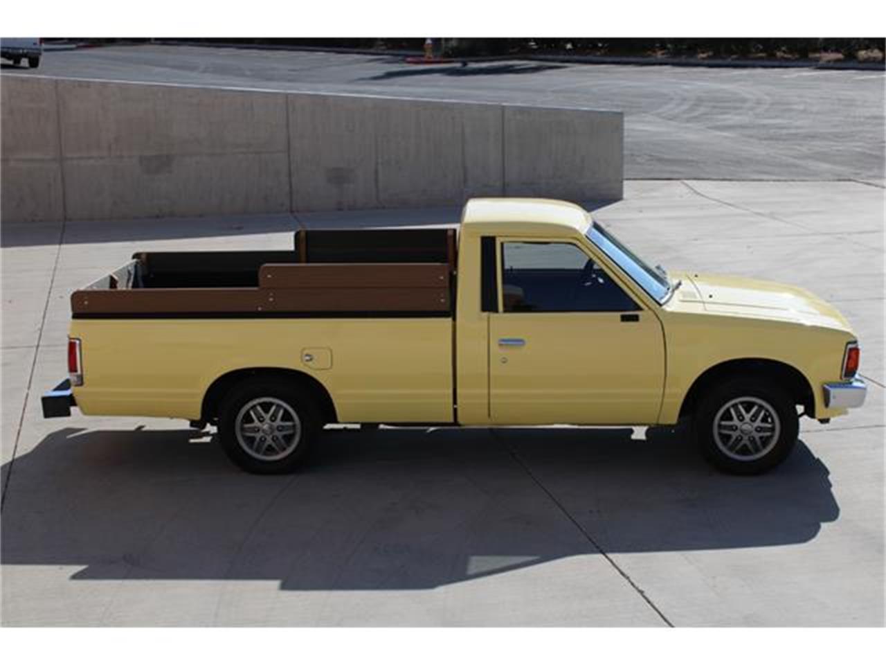 Nissan-720-1985-Yellow-Brown-22