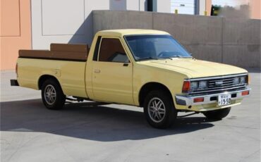 Nissan-720-1985-Yellow-Brown-23