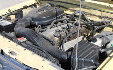 Nissan-720-1985-Yellow-Brown-26