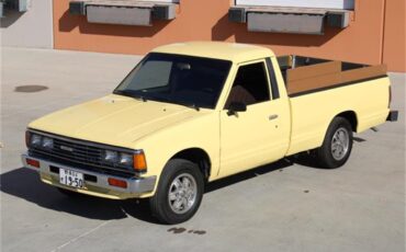 Nissan-720-1985-Yellow-Brown-27