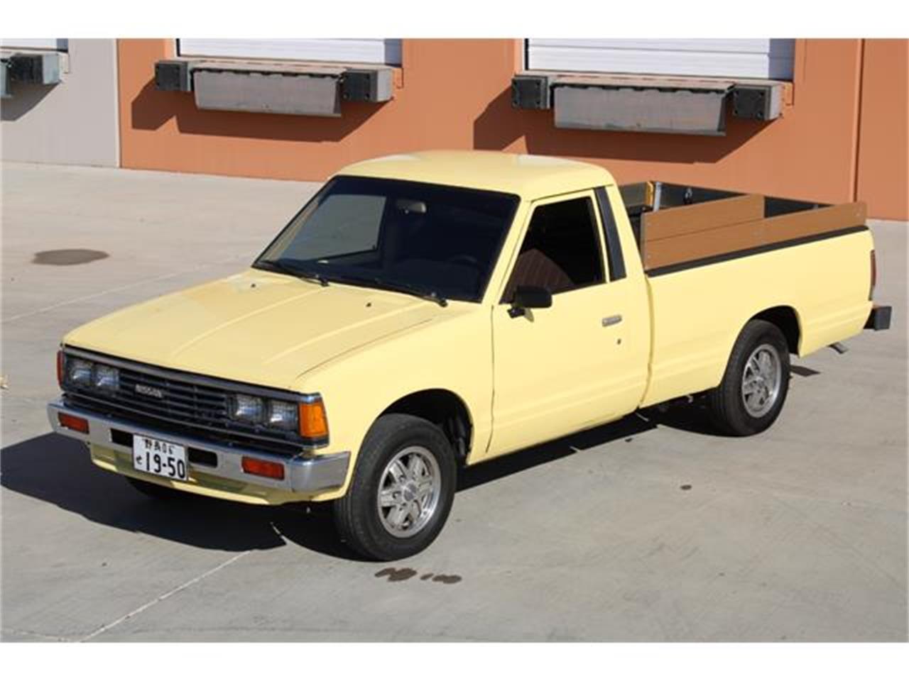 Nissan-720-1985-Yellow-Brown-27
