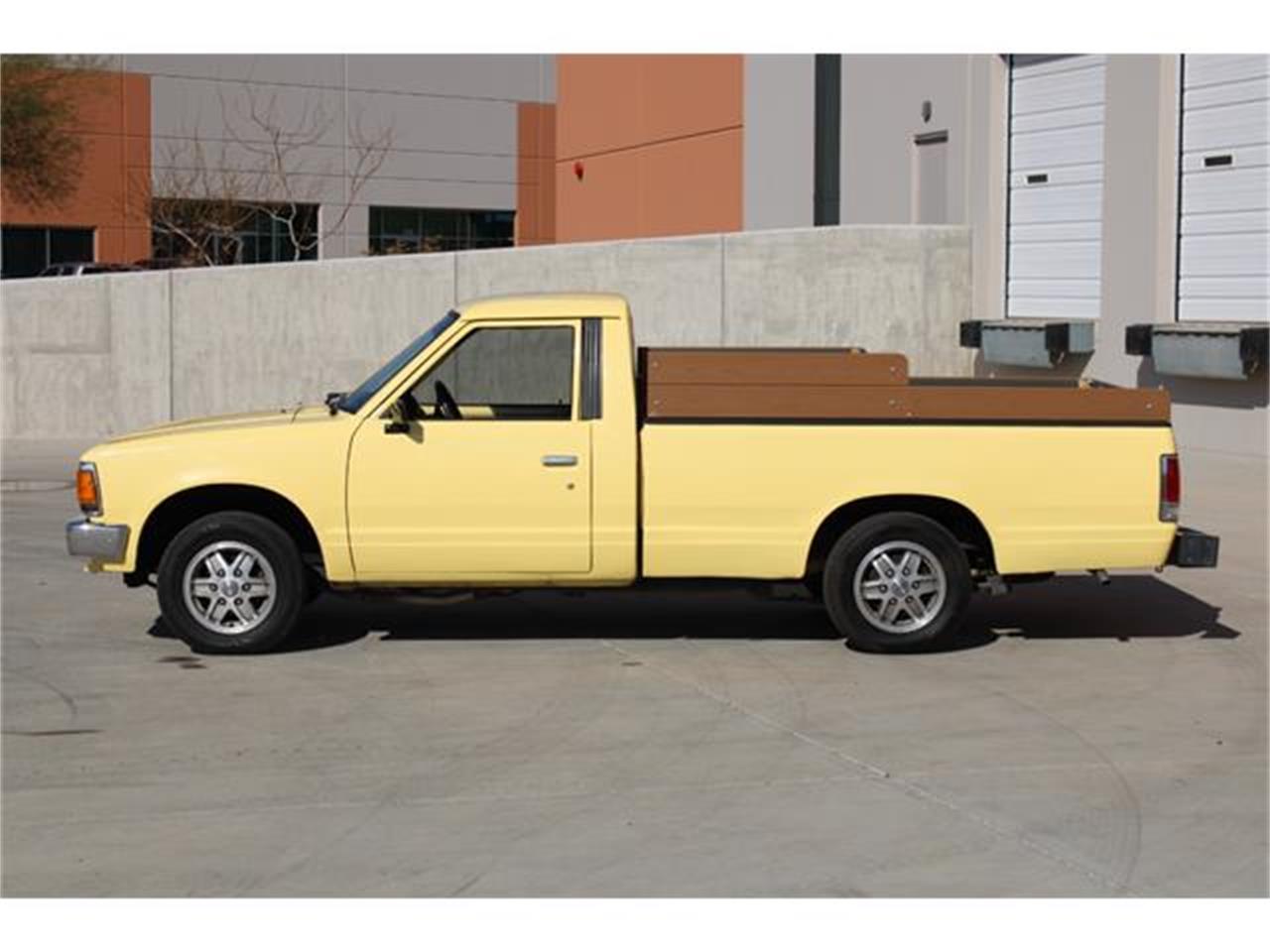 Nissan-720-1985-Yellow-Brown-29