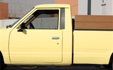Nissan-720-1985-Yellow-Brown-3