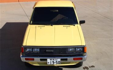Nissan-720-1985-Yellow-Brown-37