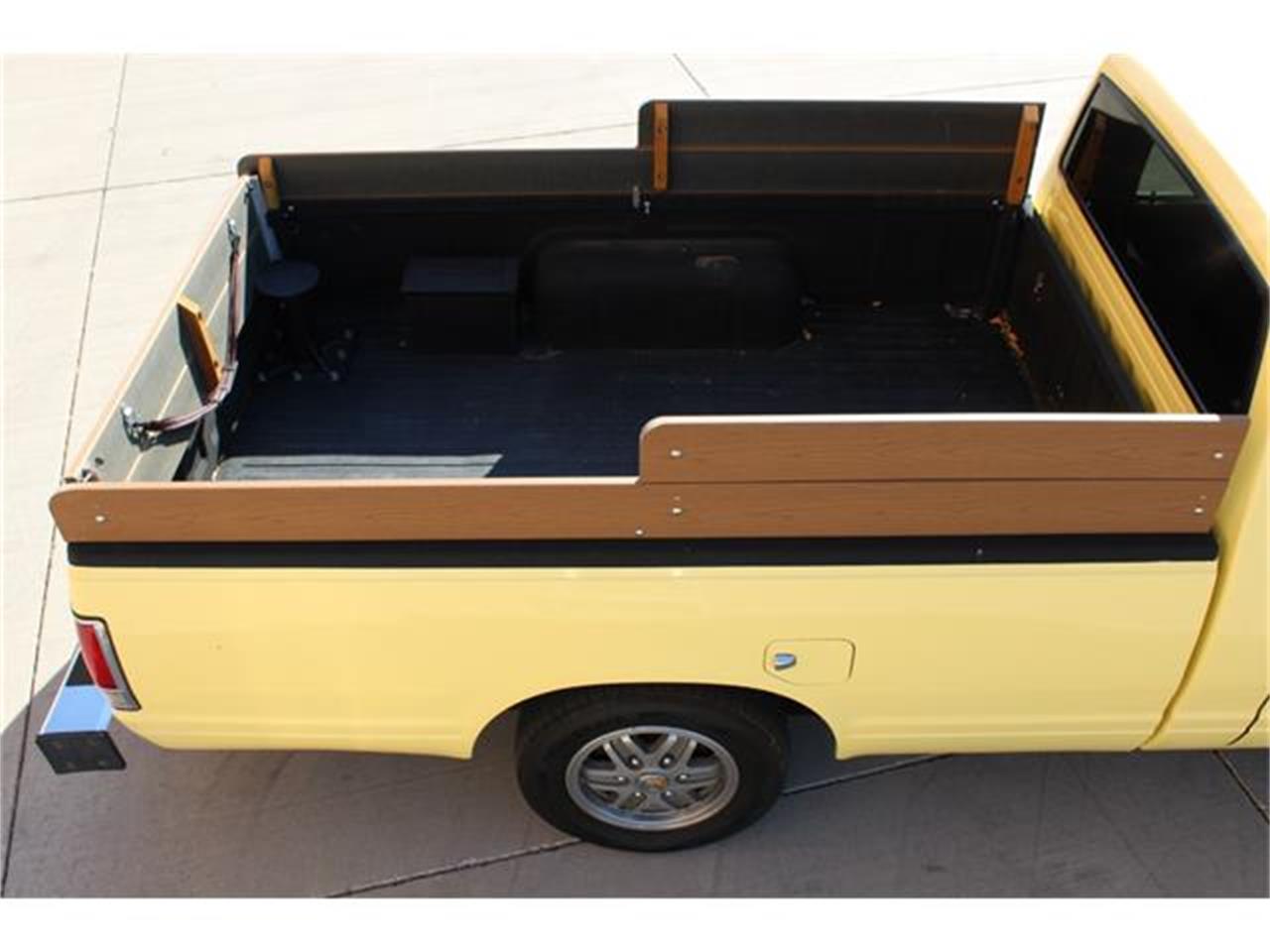 Nissan-720-1985-Yellow-Brown-5