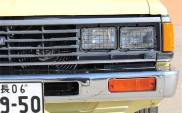 Nissan-720-1985-Yellow-Brown-6