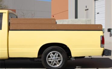 Nissan-720-1985-Yellow-Brown-7