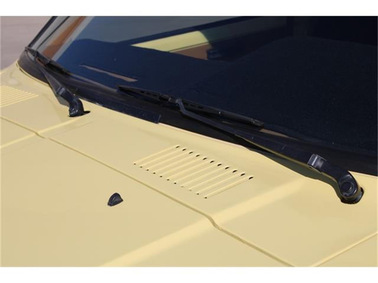 Nissan-720-1985-Yellow-Brown-9