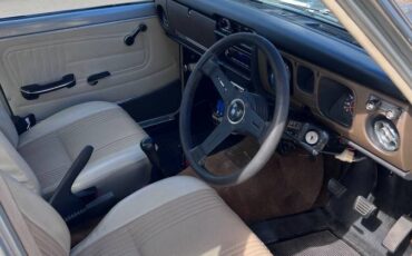 Nissan-Bluebird-1972-3