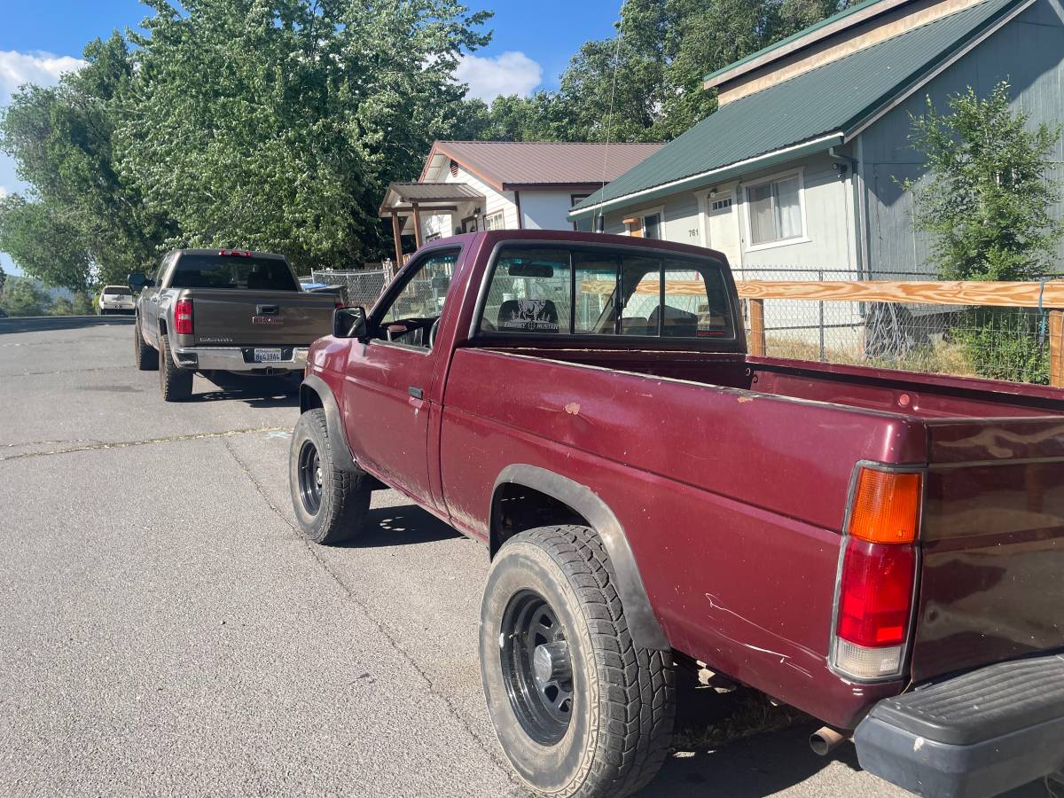 Nissan-D21-hardbody-1989-purple-2