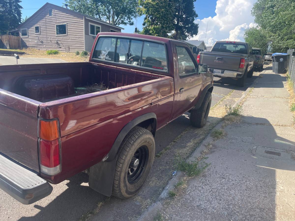 Nissan-D21-hardbody-1989-purple-3
