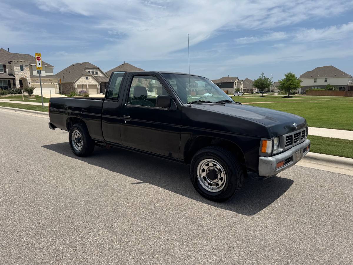 Nissan-D21-hardbody-1993-black-1