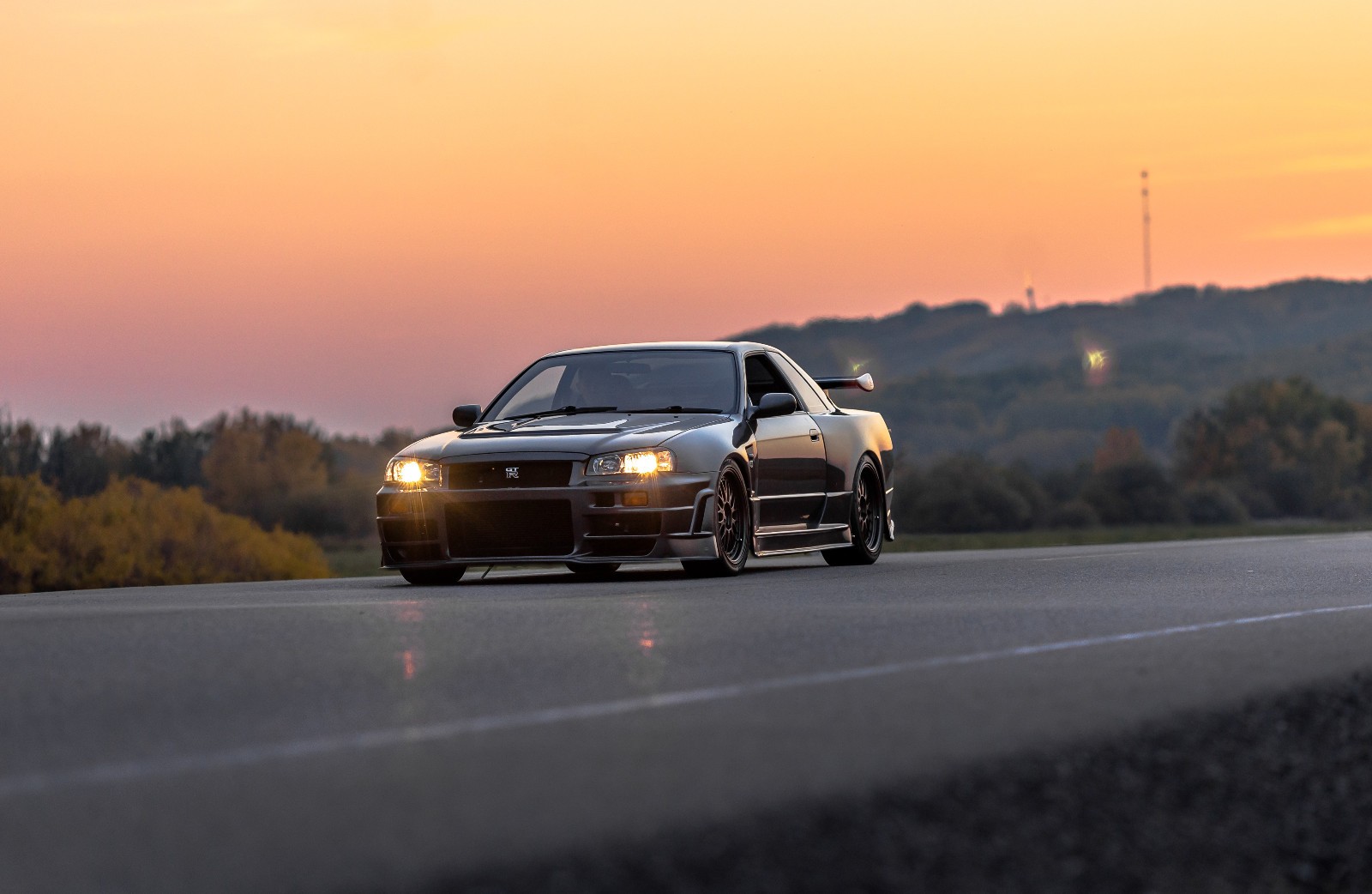 Nissan-GT-R-1991-Coupe-18