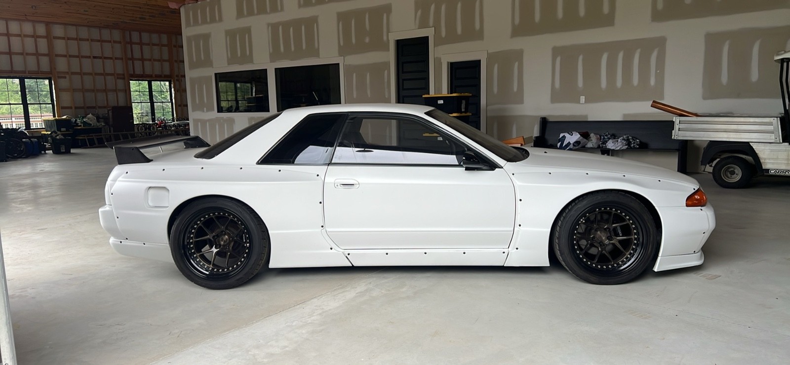 Nissan-GT-R-1992-Coupe-16