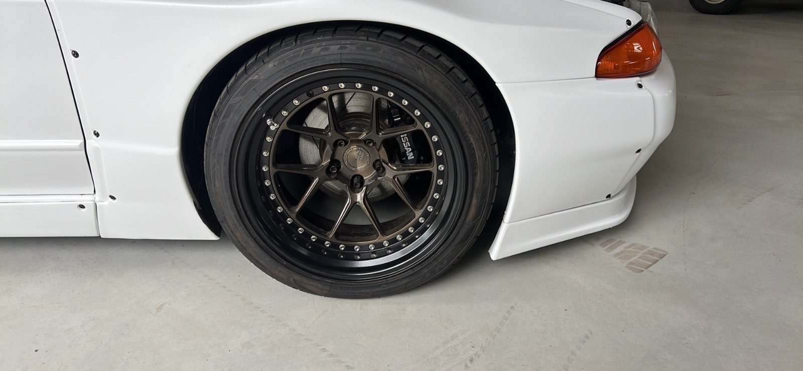 Nissan-GT-R-1992-Coupe-8