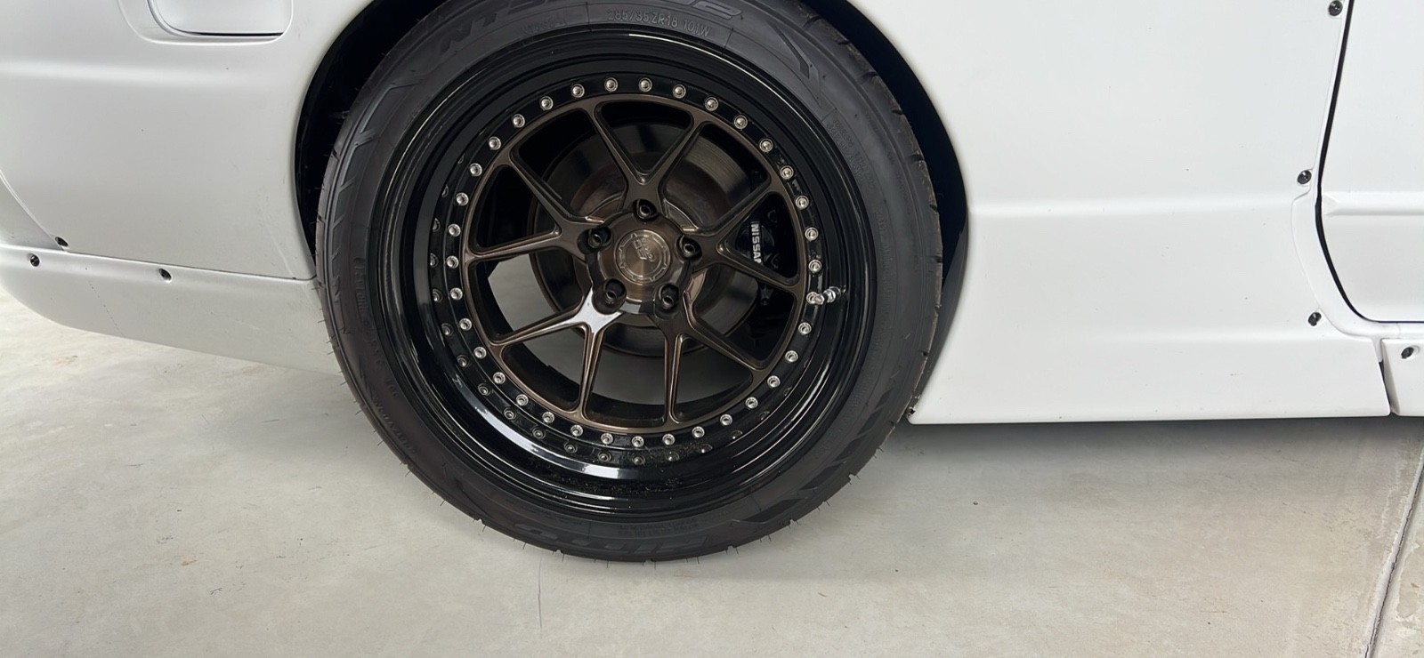 Nissan-GT-R-1992-Coupe-9