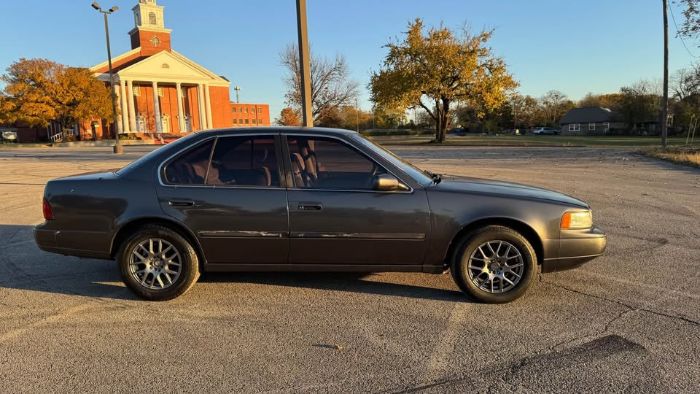 Nissan-Maxima-1993-Gray-Gray