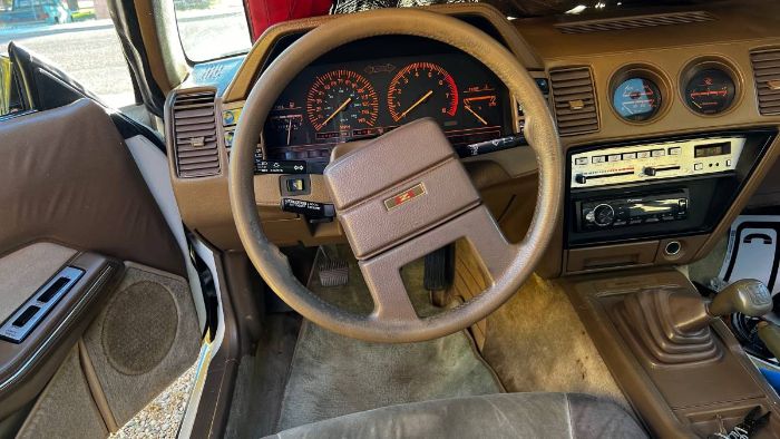 Nissan-Other-1984-White-3