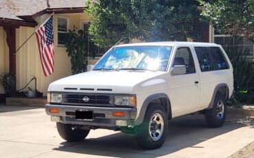 Nissan-Pathfinder-1992-white-13