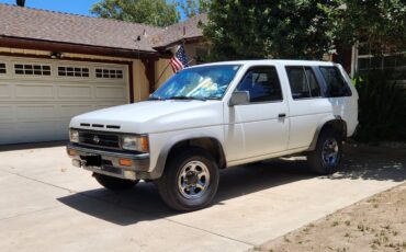 Nissan-Pathfinder-1992-white-2