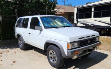 Nissan-Pathfinder-1992-white-4