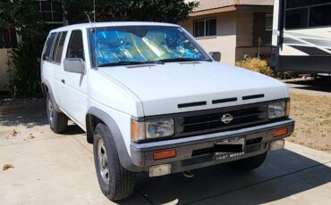 Nissan-Pathfinder-1992-white-5