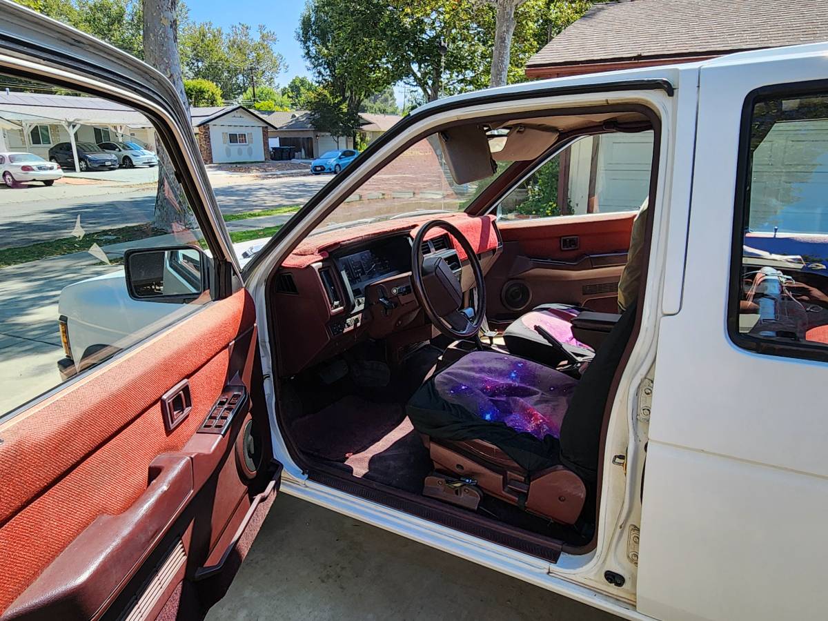 Nissan-Pathfinder-1992-white-6