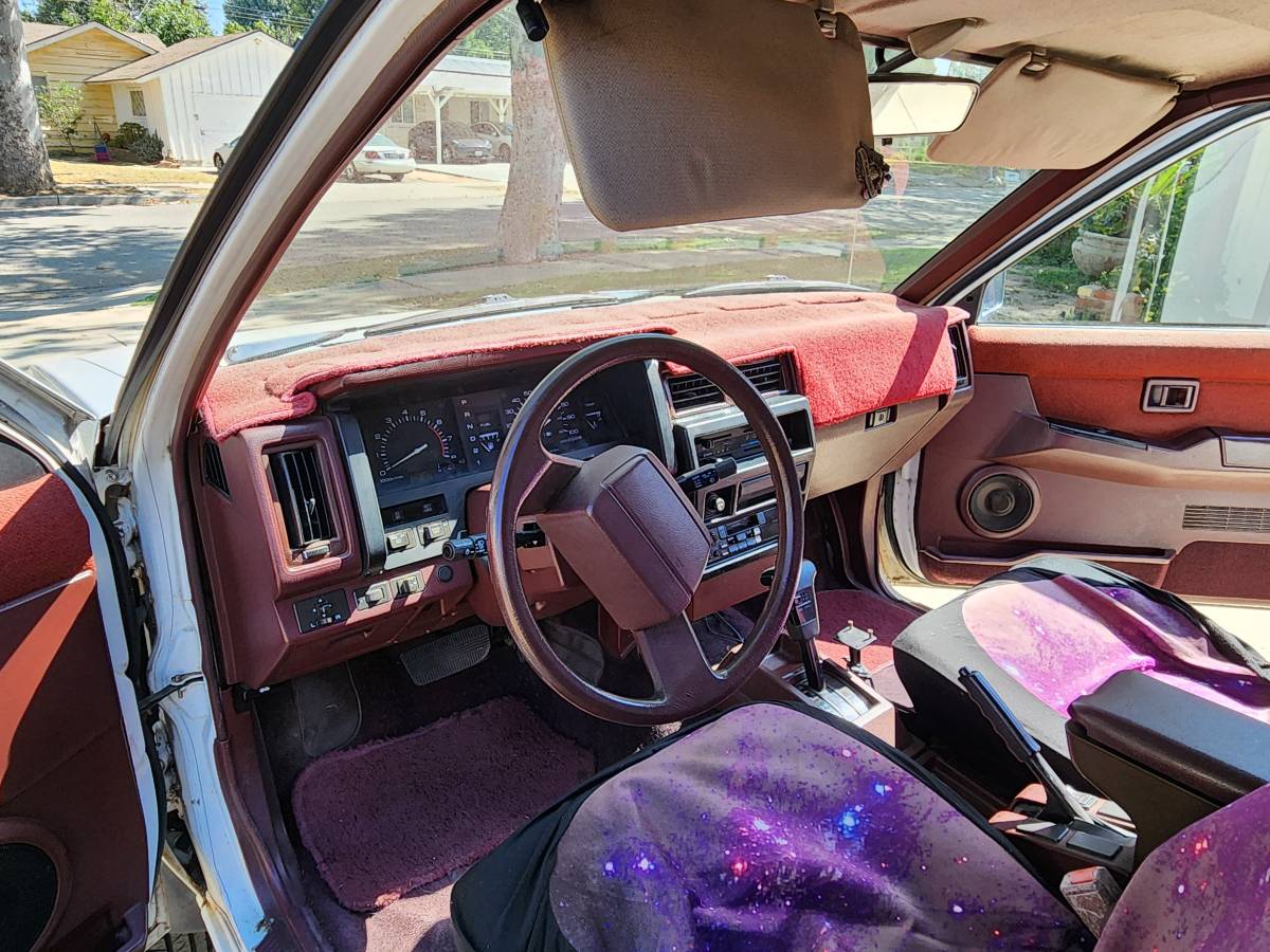 Nissan-Pathfinder-1992-white-7