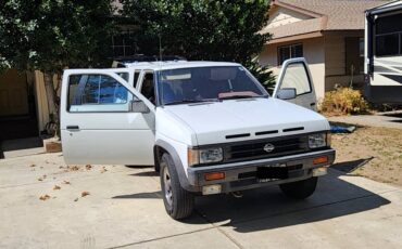 Nissan-Pathfinder-1992-white-8