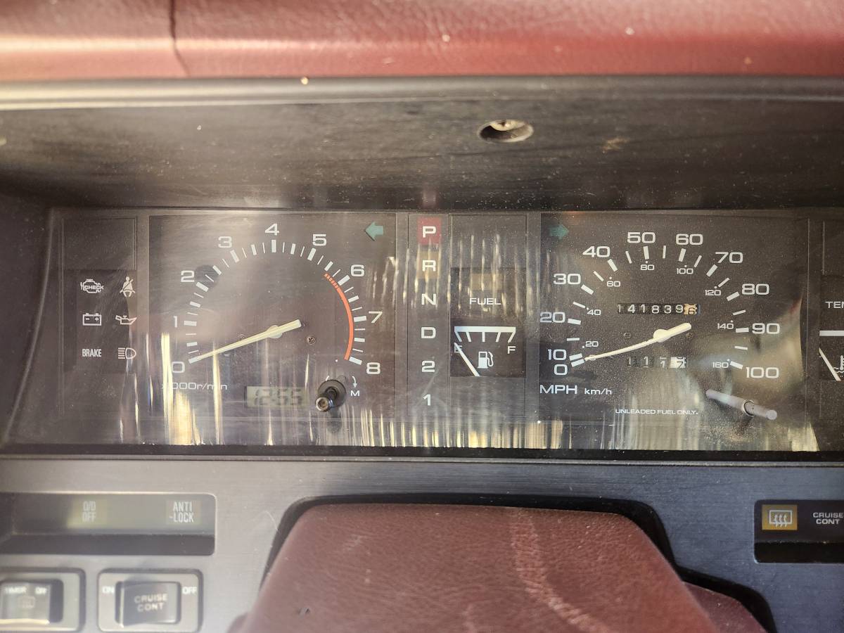 Nissan-Pathfinder-1992-white-9