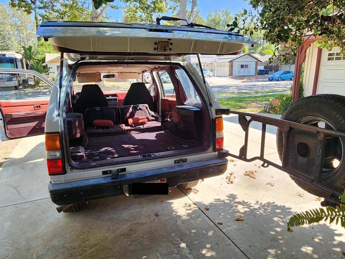 Nissan-Pathfinder-1992-white
