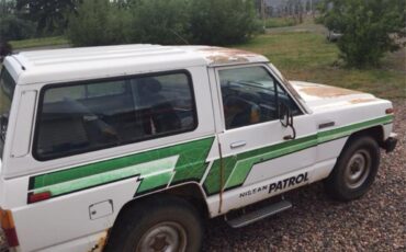 Nissan-Patrol-1983-White-Blue-10