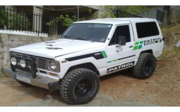 Nissan-Patrol-1983-White-Blue-21