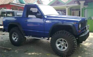 Nissan-Patrol-1983-White-Blue-24
