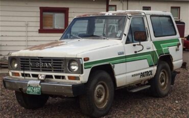 Nissan-Patrol-1983-White-Blue-26