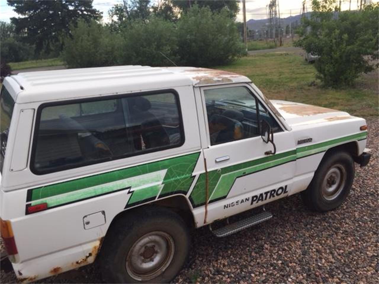 Nissan-Patrol-1983-White-Blue-27