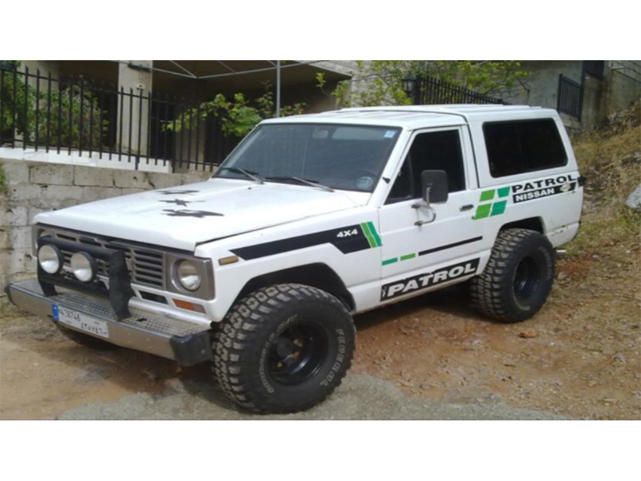 Nissan-Patrol-1983-White-Blue-35