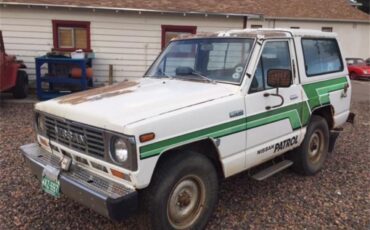 Nissan-Patrol-1983-White-Blue-37