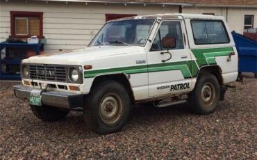 Nissan-Patrol-1983-White-Blue-4