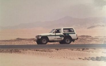 Nissan-Patrol-1983-White-Blue-40