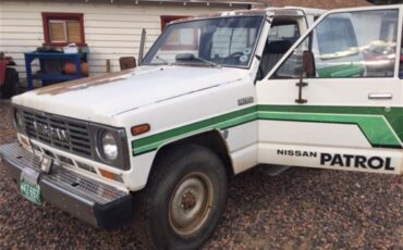 Nissan-Patrol-1983-White-Blue-42
