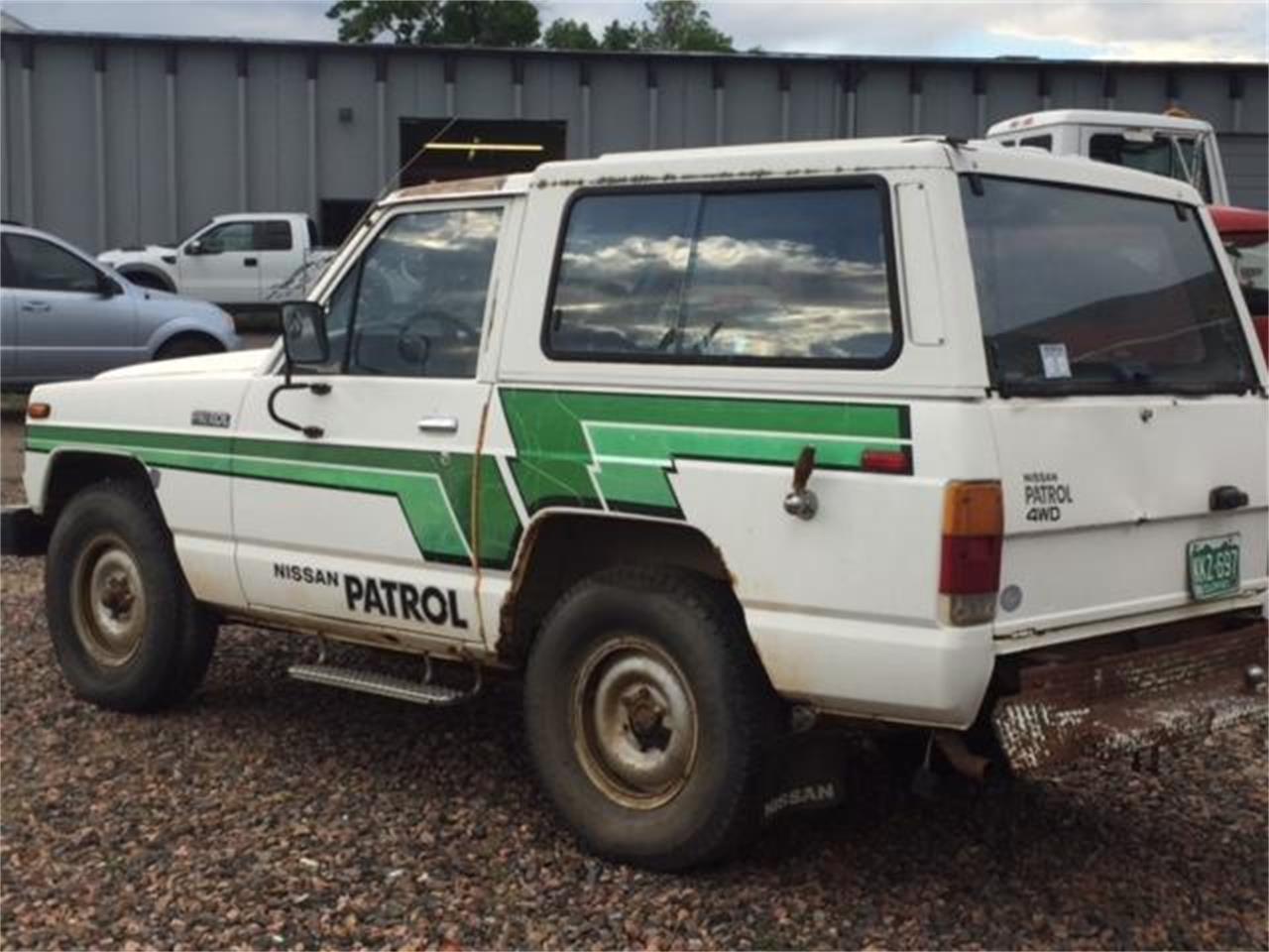 Nissan-Patrol-1983-White-Blue-43