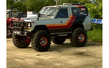 Nissan-Patrol-1983-White-Blue-48