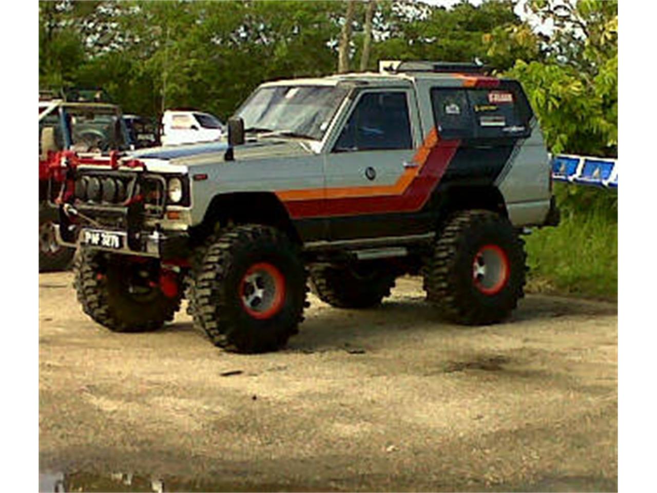 Nissan-Patrol-1983-White-Blue-48