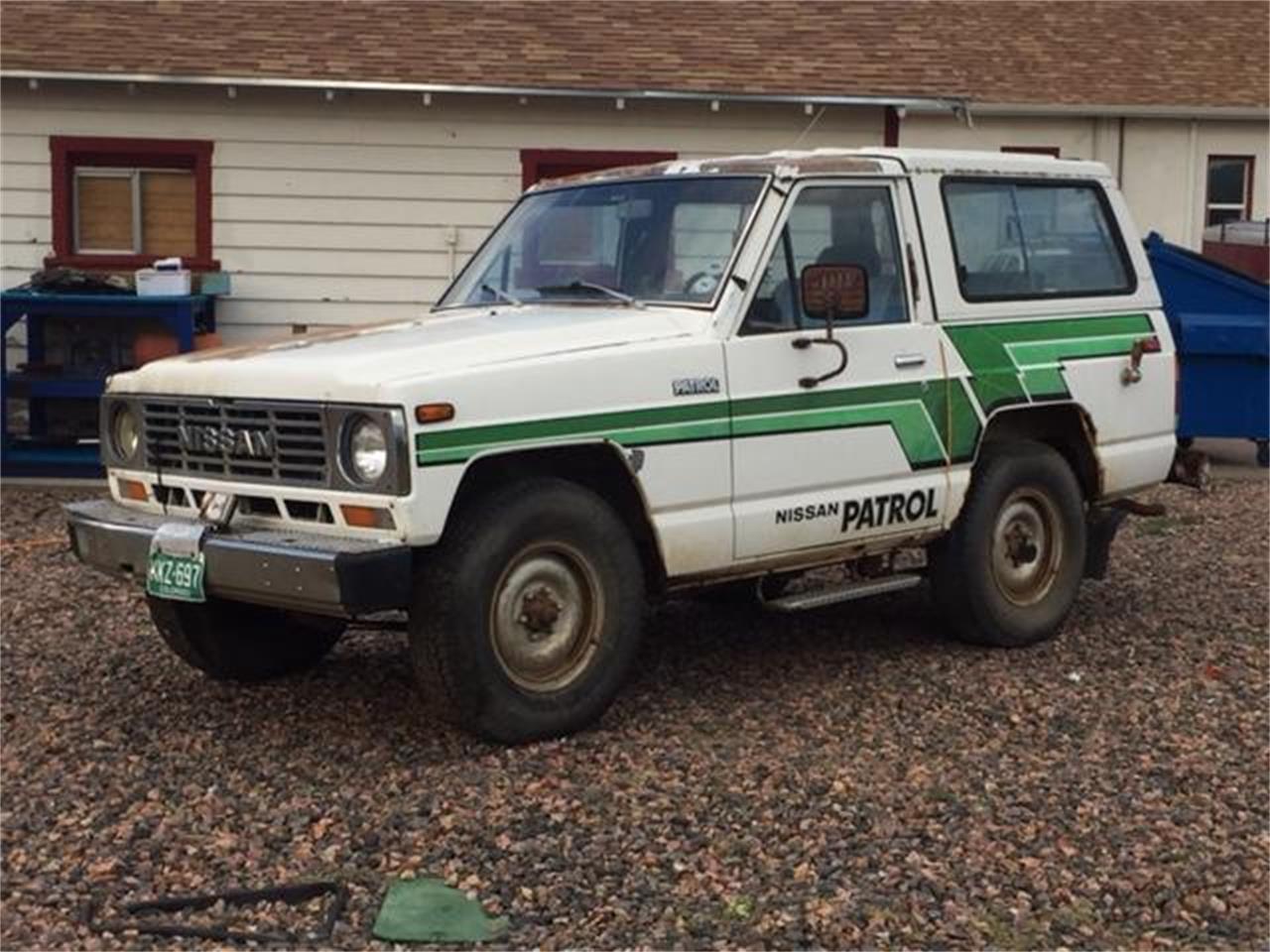 Nissan-Patrol-1983-White-Blue-8