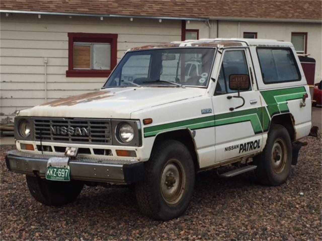Nissan-Patrol-1983-White-Blue-9