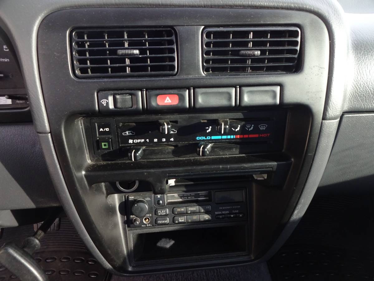 Nissan-Pickup-xe-1994-green-10