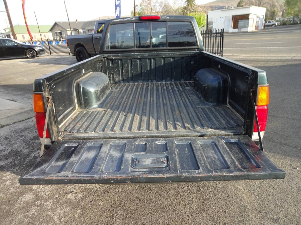 Nissan-Pickup-xe-1994-green-7
